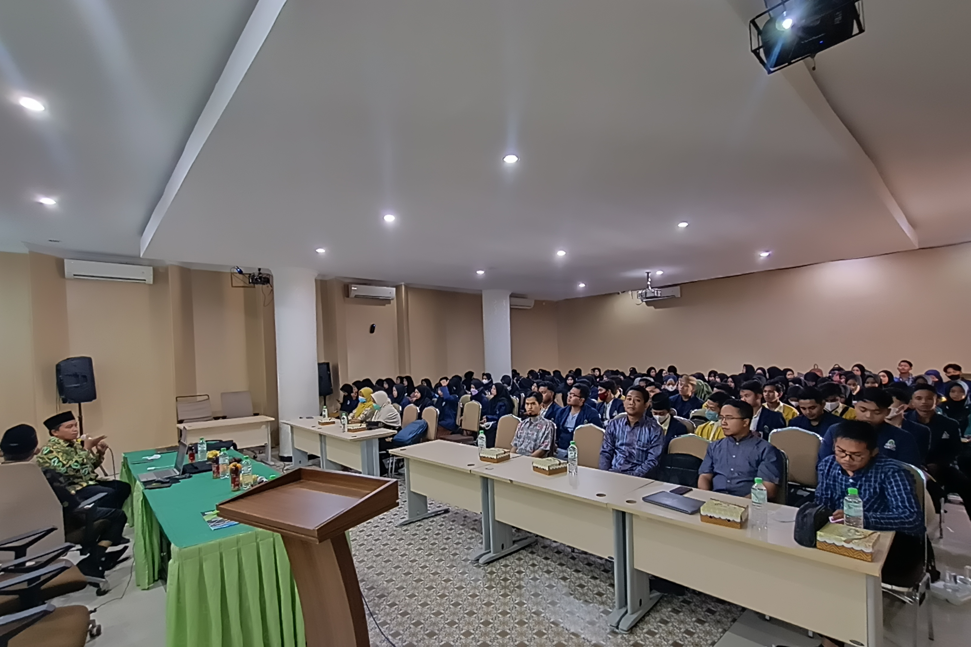 SEMAKIN EKSIS, PRODI PBA IAIN MADURA UNDANG PEMATERI NASIONAL DALAM KEGIATAN PENGUATAN KOMPETENSI MAHASISWA