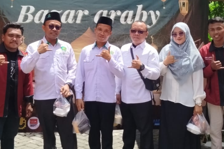 Dosen dan Tendik Meriahkan Bazar Arabiy HMPS PBA UIN Madura